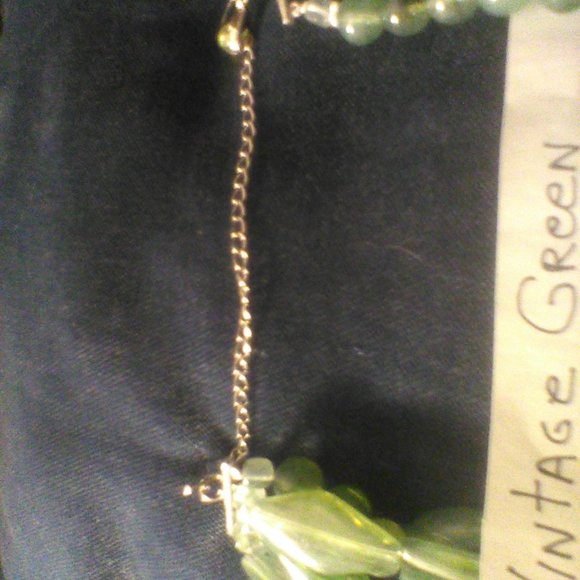 Vintage Green Lucite(?) 5 differing strand necklace - Picture 3 of 4